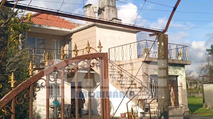 Moradia T3 para Venda em Oliveira (Santa Maria)