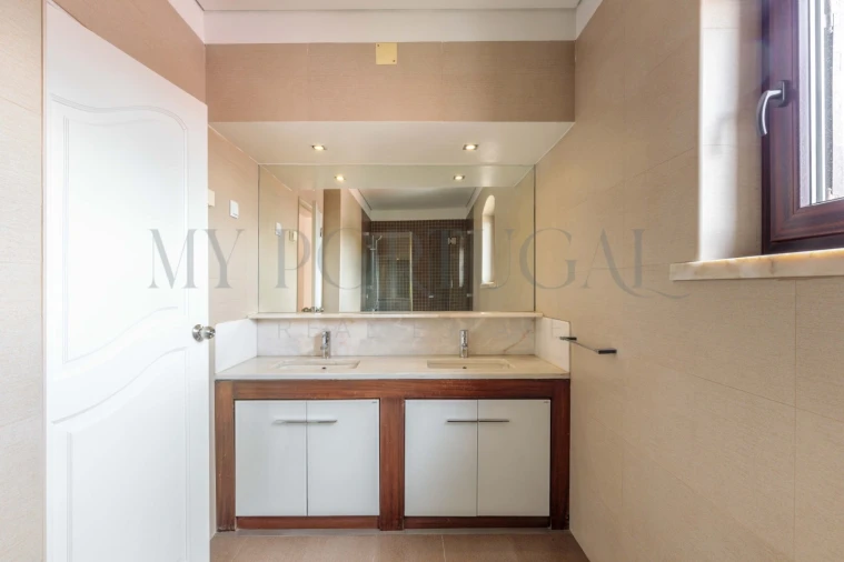 Moradia T4 para Venda em Loures Foto 11