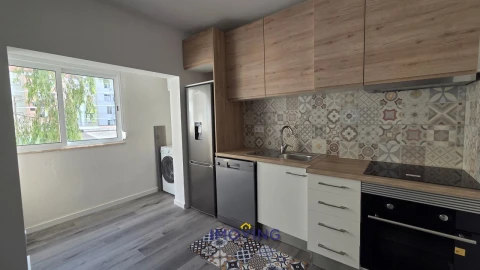 Apartamento T2 para Venda em Baixa da Banheira e Vale da Amoreira