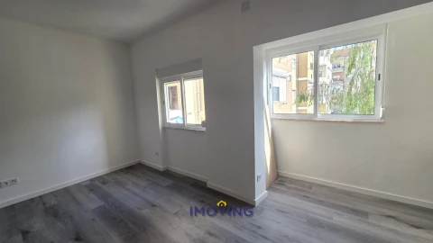 Apartamento T2 para Venda em Baixa da Banheira e Vale da Amoreira