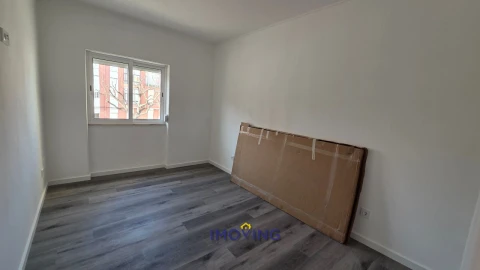 Apartamento T2 para Venda em Baixa da Banheira e Vale da Amoreira