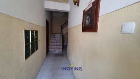 Apartamento T2 para Venda em Baixa da Banheira e Vale da Amoreira