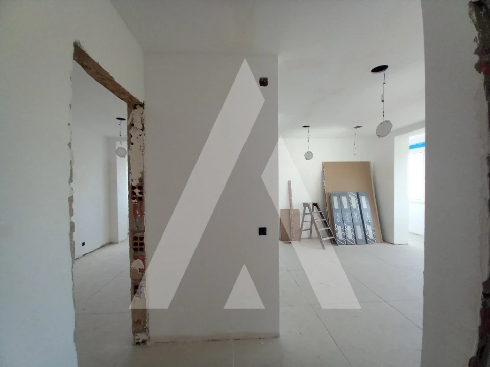 Apartamento T4 para Venda em Laranjeiro e Feijó Foto 3