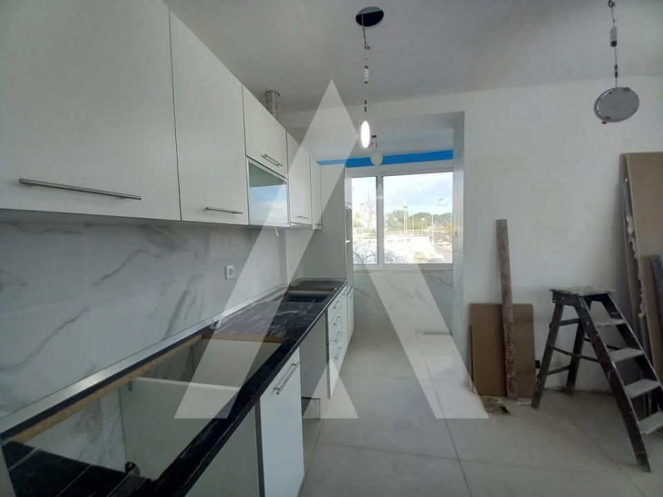 Apartamento T4 para Venda em Laranjeiro e Feijó Foto 6