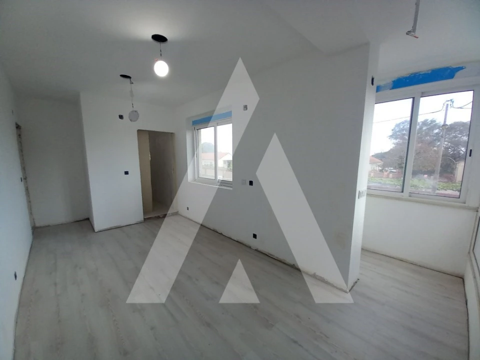 Apartamento T4 para Venda em Laranjeiro e Feijó Foto 19