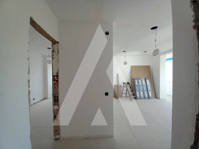 Apartamento T4 para Venda em Laranjeiro e Feijó Foto 3