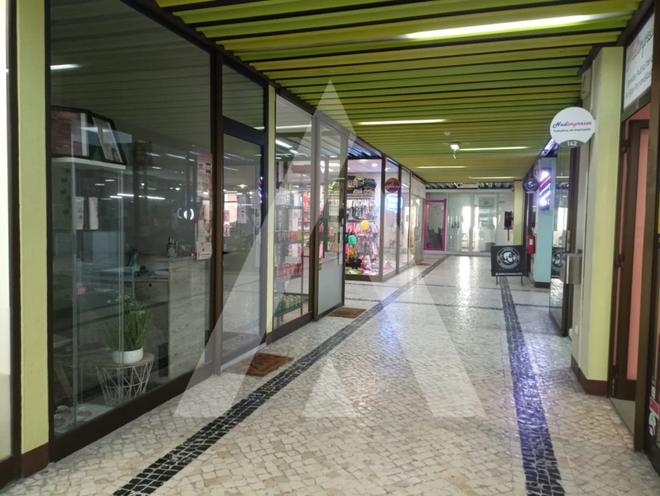 Loja para Venda em Leiria, Pousos, Barreira e Cortes Foto 1