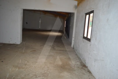 Armazém para Venda em Vilarinho do Bairro