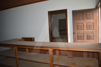 Armazém para Venda em Vilarinho do Bairro