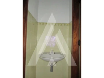 Escritório para Arrendamento em Oiã