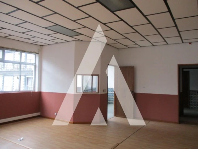 Escritório para Arrendamento em Oiã Foto 2