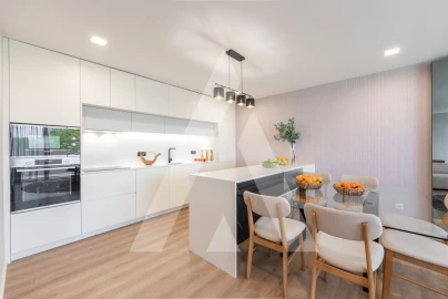 Apartamento T3 para Venda em Glória e Vera Cruz