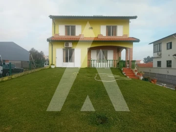 Moradia T4 para Venda em Oliveira do Bairro