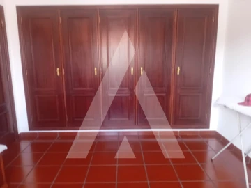 Moradia T4 para Venda em Oliveira do Bairro