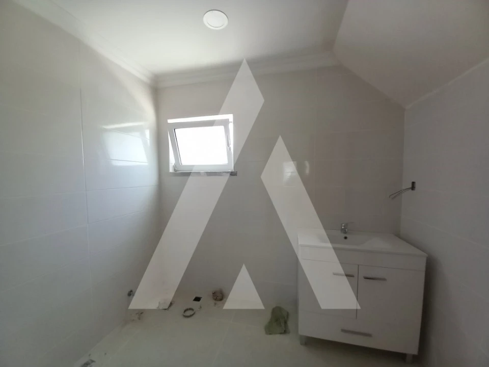 Moradia T3 para Venda em Corroios Foto 9