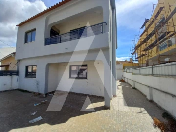 Moradia T3 para Venda em Corroios