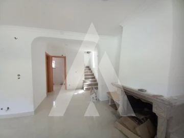 Moradia T3 para Venda em Corroios