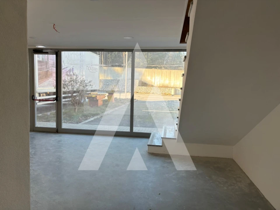 Armazém para Arrendamento em Cete Foto 1