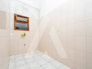 Armazém para Venda em Cortegaça