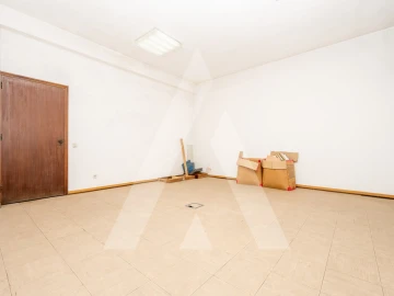 Armazém para Venda em Cortegaça