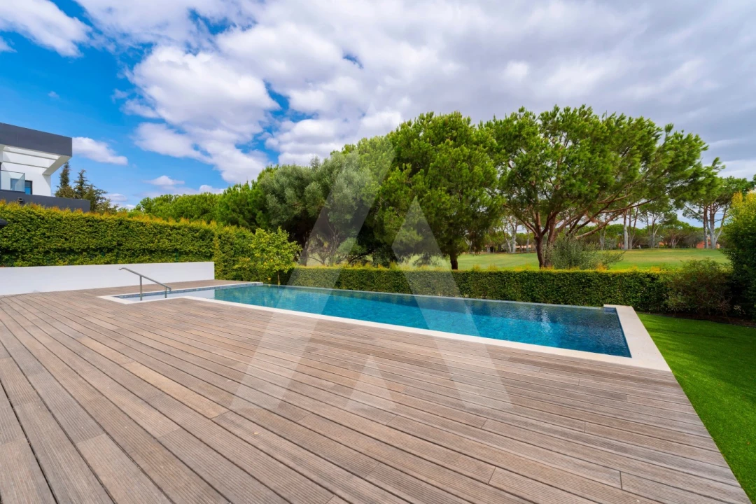 Moradia T4 para Venda em Quarteira Foto 23