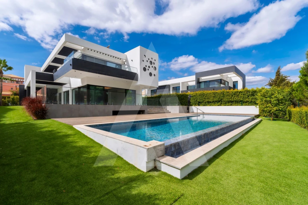 Moradia T4 para Venda em Quarteira Foto 1