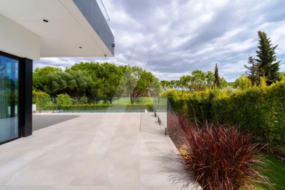 Moradia T4 para Venda em Quarteira