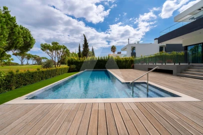 Moradia T4 para Venda em Quarteira