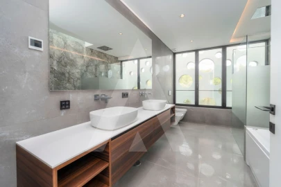 Moradia T4 para Venda em Quarteira