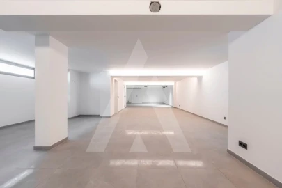 Moradia T4 para Venda em Quarteira