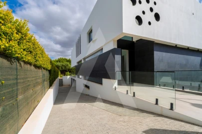 Moradia T4 para Venda em Quarteira