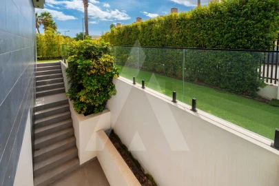 Moradia T4 para Venda em Quarteira