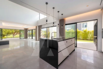 Moradia T4 para Venda em Quarteira