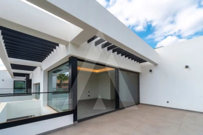 Moradia T4 para Venda em Quarteira