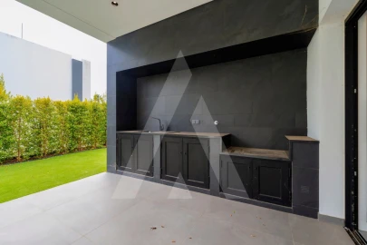 Moradia T4 para Venda em Quarteira