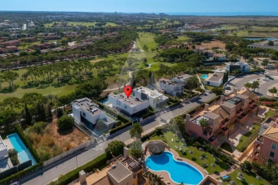 Moradia T4 para Venda em Quarteira