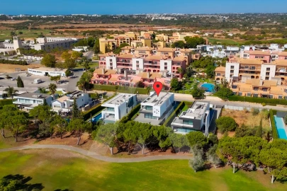 Moradia T4 para Venda em Quarteira