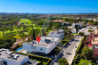 Moradia T4 para Venda em Quarteira