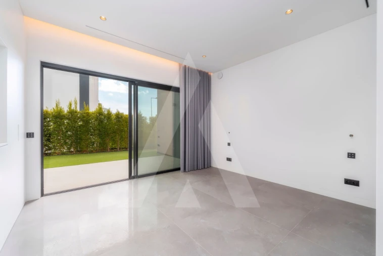 Moradia T4 para Venda em Quarteira Foto 2