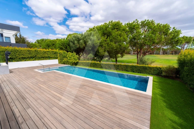 Moradia T4 para Venda em Quarteira Foto 20