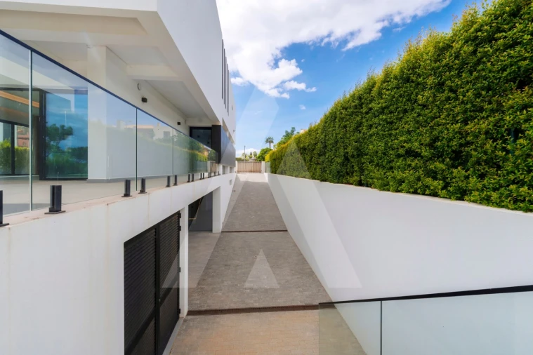 Moradia T4 para Venda em Quarteira Foto 32