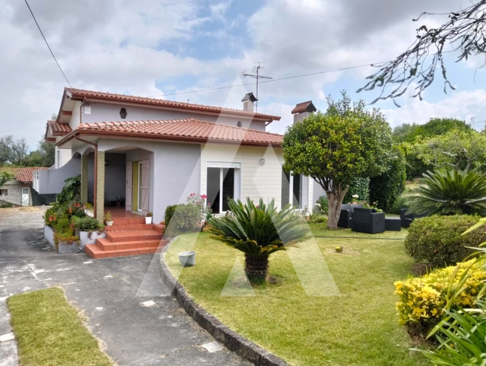 Moradia T3 para Venda em Geraz do Lima (Santa Maria, Santa Leocádia, Moreira), Deão Foto 1