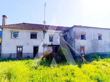 Moradia T4 para Venda em Vitorino das Donas