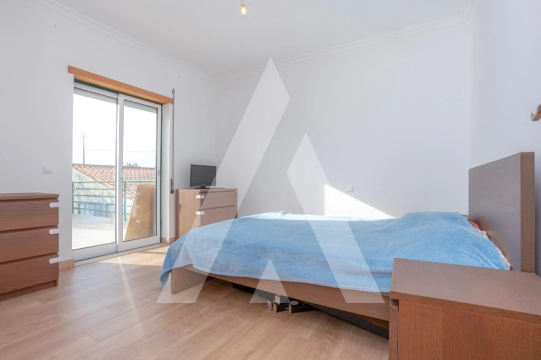 Apartamento T2 para Arrendamento em Santo Varão Foto 14