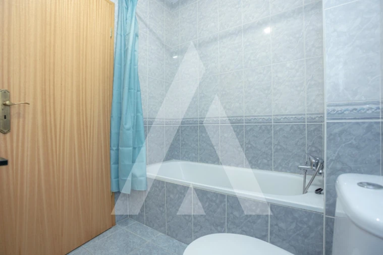 Apartamento T2 para Arrendamento em Santo Varão Foto 7