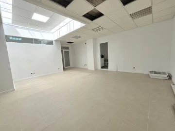 Loja para Arrendamento em Santa Maria, São Pedro e Matacães