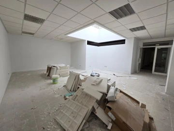 Loja para Arrendamento em Santa Maria, São Pedro e Matacães