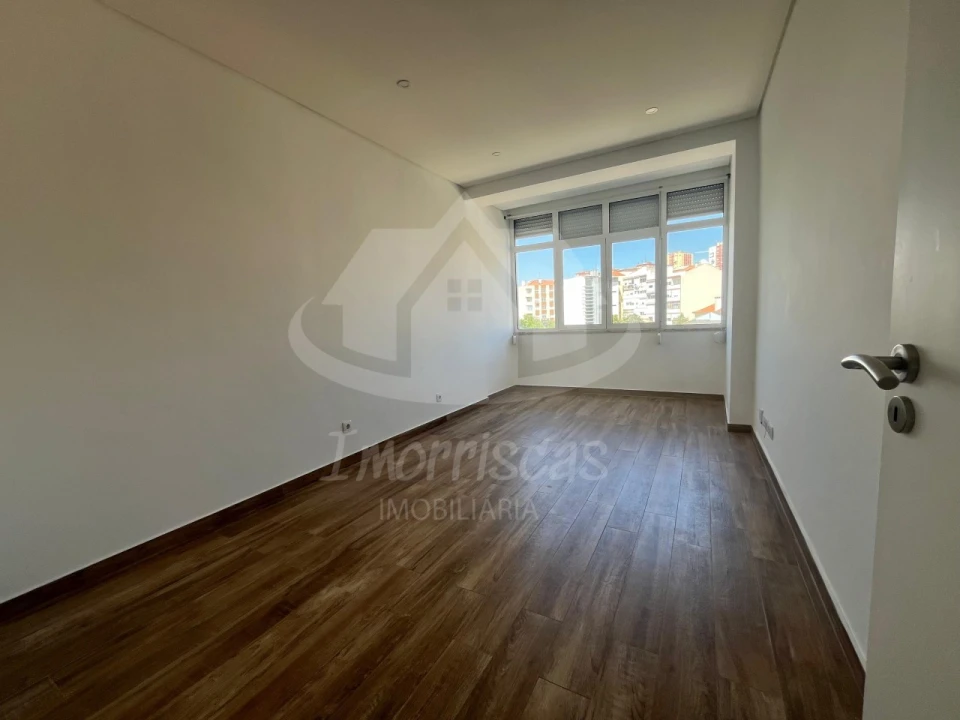 Apartamento T2 para Venda em Vialonga Foto 4