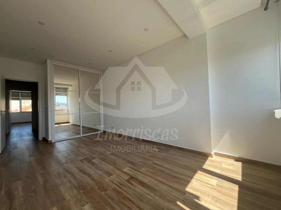 Apartamento T2 para Venda em Vialonga Foto 12