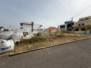 Moradia T5 para Venda em Santa Iria de Azoia, São João da Talha e Bobadela